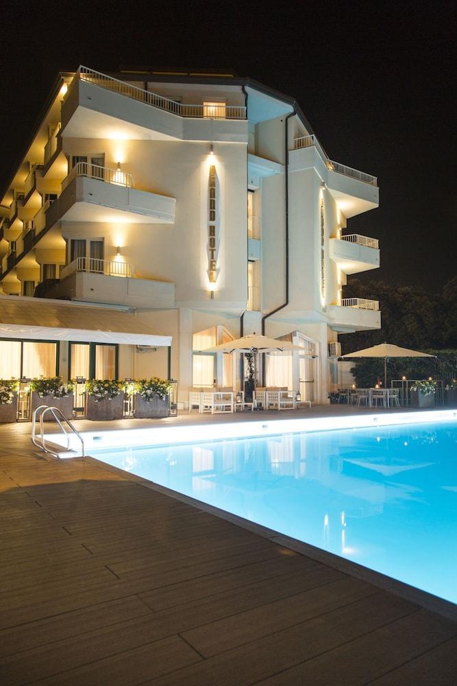Grand Hotel ฟอร์เต เดย์ มาร์มี ภายนอก รูปภาพ